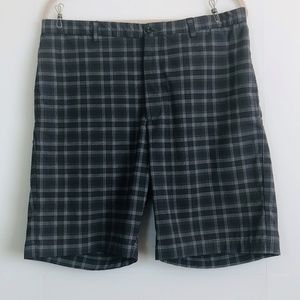 Greg Norman Men's Golf Shorts Black and White 34